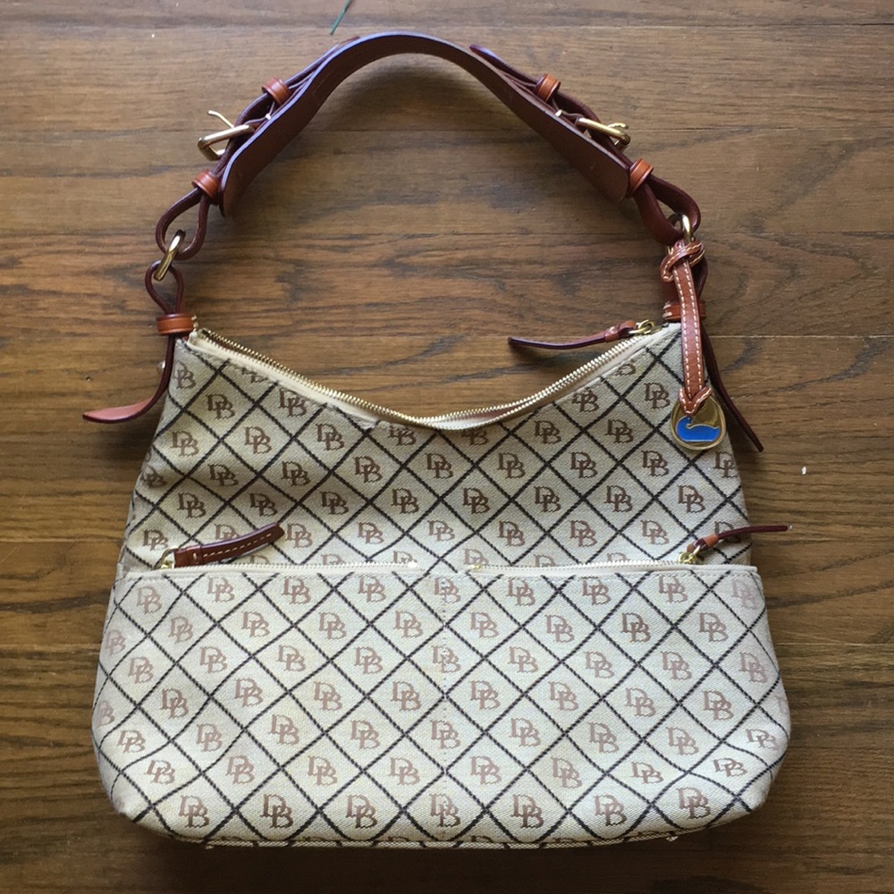 Beautiful Dooney and Burke Shoulder Bag!